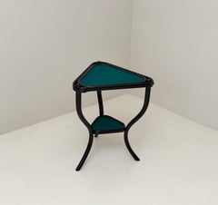Petite table d'appoint de style viennois, fabriquée par Thonet dans les années 30, en bois laqué noir