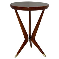 Petite table ronde d'appoint à trois pieds en bois, Italie, vers les années 50
