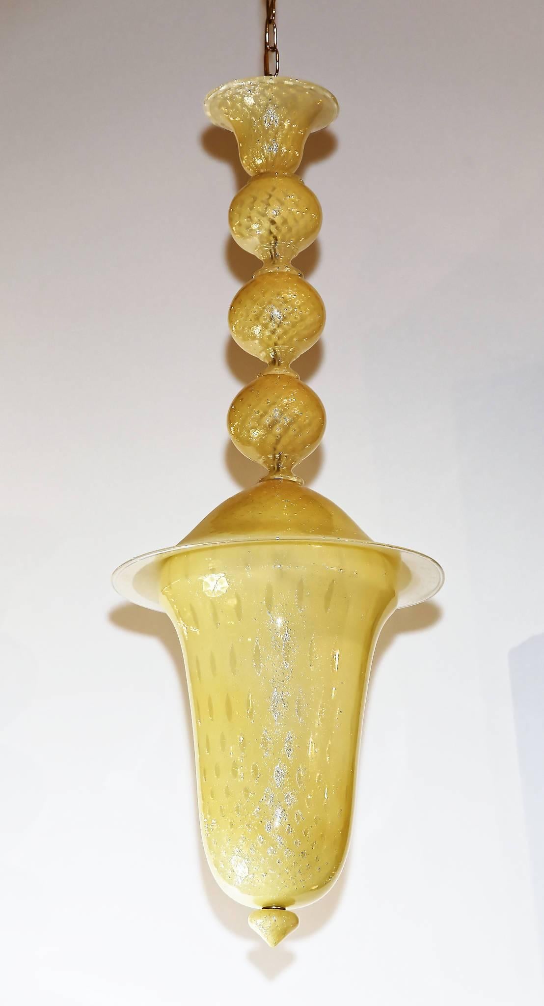 Spectacular citron color large-scale Mid-Century Seguso Murano lantern. The glass in this lantern is notable for its geometric air trap glass blowing technique that is further enhanced by the generous use of metallic gold inclusions.