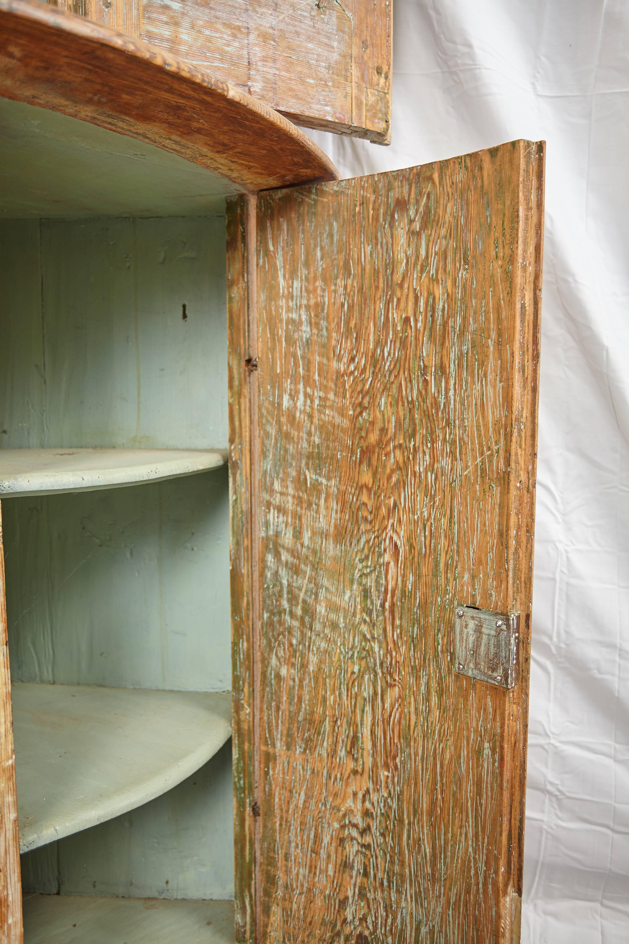 Gustavianischer Eckschrank aus dem 18. Jahrhundert (18. Jahrhundert und früher)