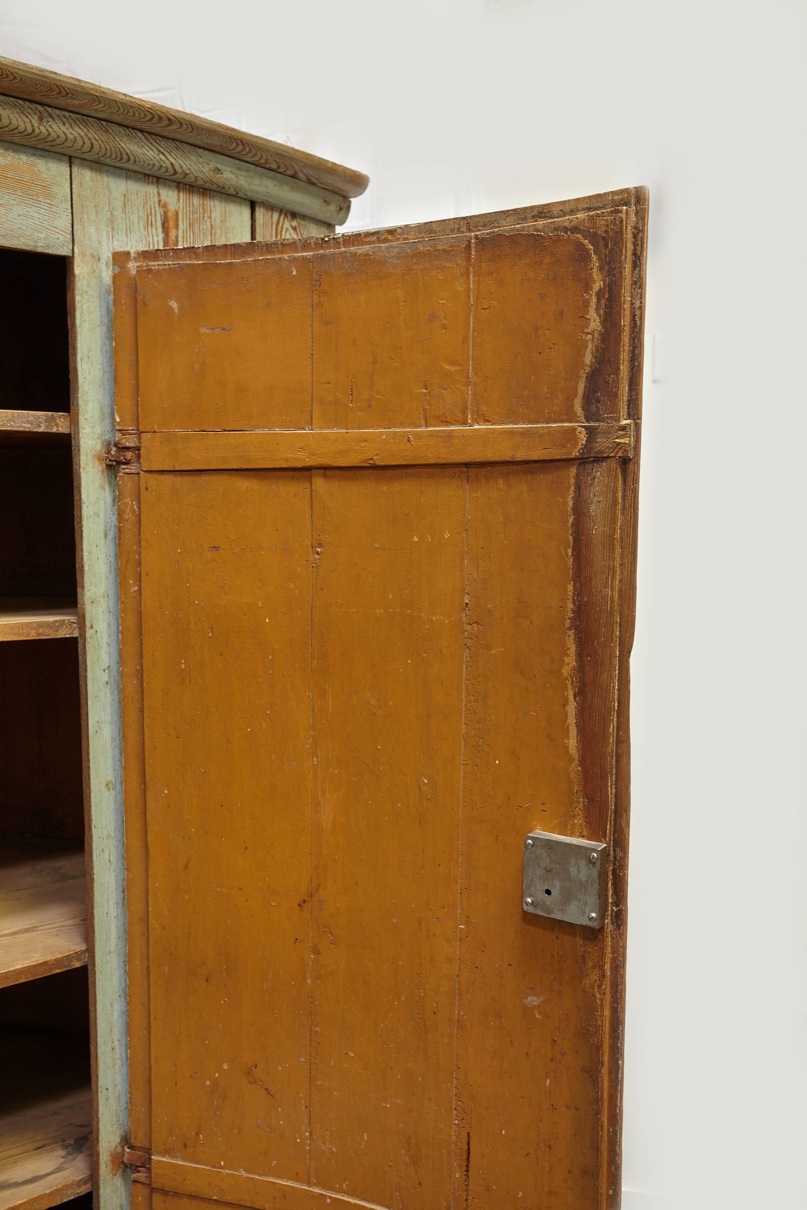 Delightful 18th Century, Gustavian Corner Cabinet In Excellent Condition In Dallas, TX