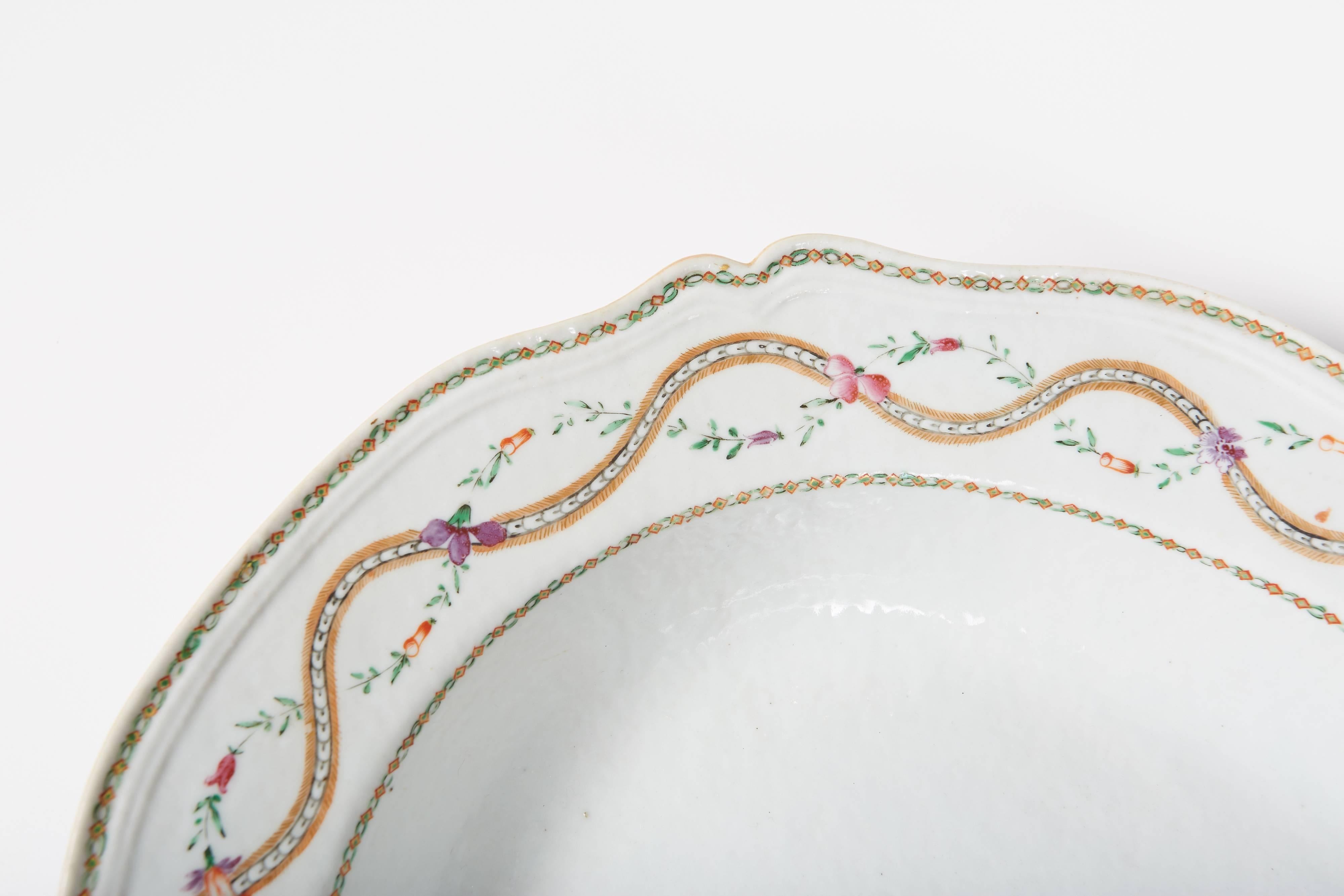 Hand-Painted 18th Century Chinese Export Marriage Platter For Sale