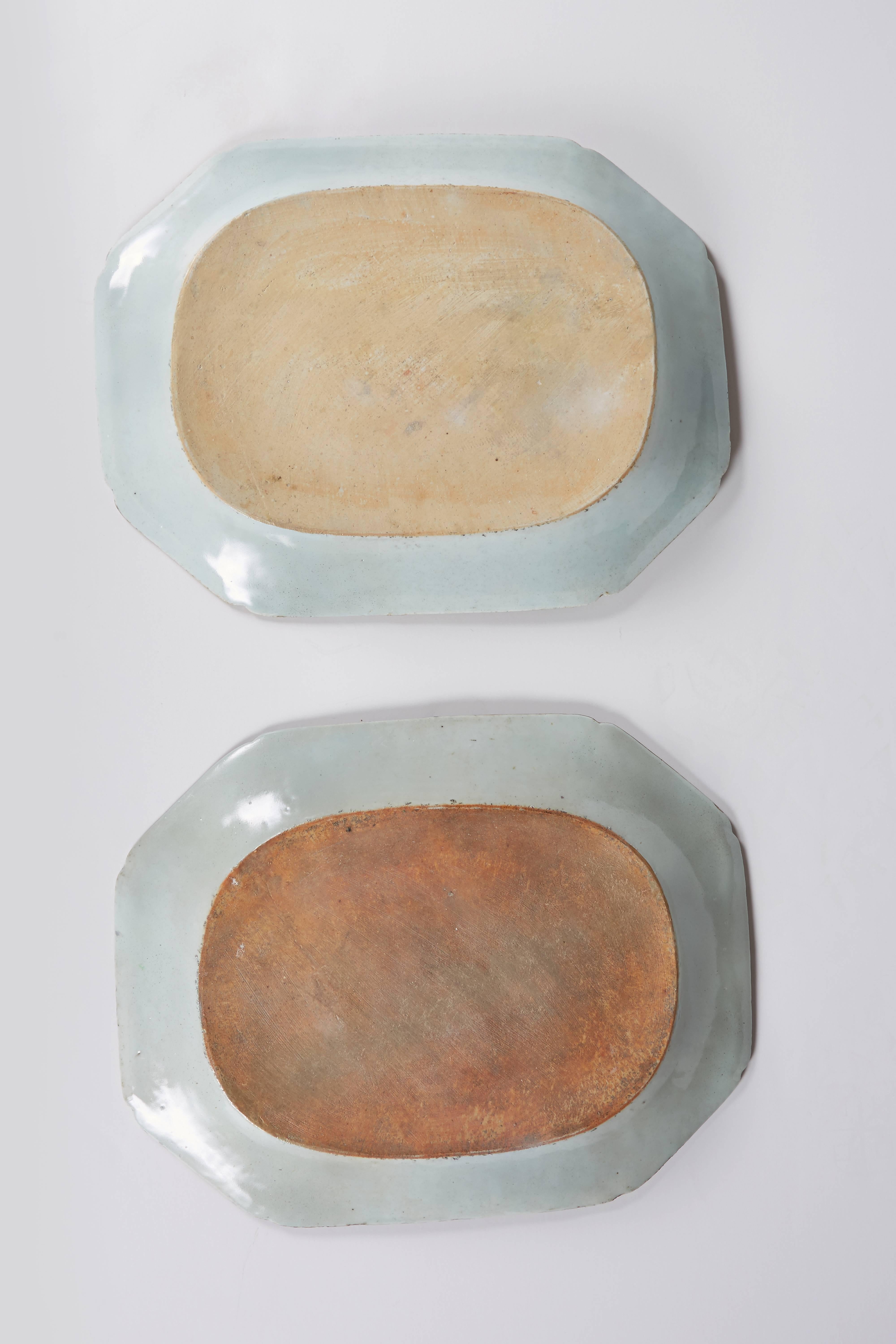 18th Century and Earlier Pair of 18th Century Chinese Export Clobbered Platters For Sale
