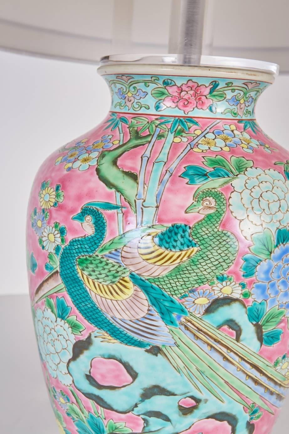 Exportation chinoise Vase en porcelaine japonaise ancien converti sur mesure en lampe en vente