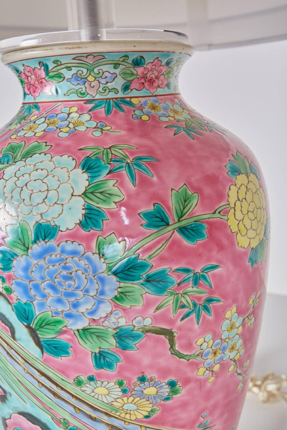 Japonais Vase en porcelaine japonaise ancien converti sur mesure en lampe en vente
