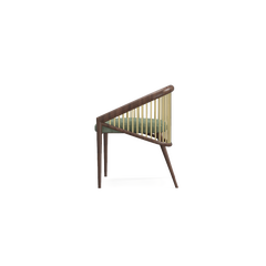 Sedia da pranzo Elmira con tubi in metallo color oro spazzolato e finitura noce, prodotta in Portogallo da Muranti