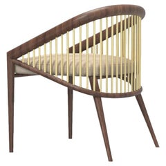 Sedia da pranzo Elmira con tubi in metallo color oro spazzolato e finitura noce, prodotta in Portogallo da Muranti