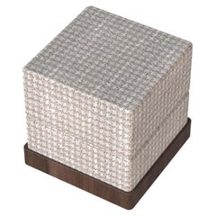 Sgabello Darwin del XXI secolo in legno di noce e tessuto bouclé, realizzato in Portogallo da Muranti