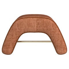Tabouret Wilmer en métal doré brossé et noyer, revêtement en lin, fabriqué au Portugal par Muranti