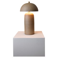Lampada da tavolo in ceramica realizzata a mano Polaris di HENAUZ, design moderno, USA