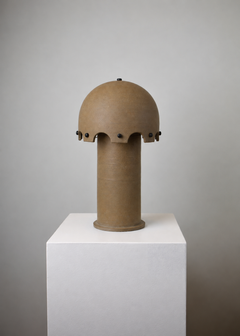 Lampada da tavolo in ceramica fatta a mano “The Rook” di HENAUZ, design moderno, USA
