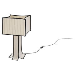 Lampe de table « Raiments » par Laerke Ryom, laine matelassée et acier, Danemark