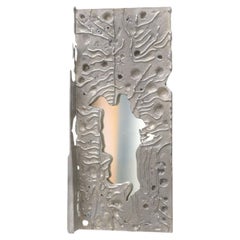Speculum 01 par Et Arrangement : sculpture murale en étain coulé et miroir