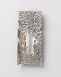 Speculum 01 par Et Arrangement : sculpture murale en étain coulé et miroir