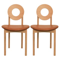 Ensemble de deux chaises de salle à manger Dumick contemporaines en chêne blanc et cuir italien