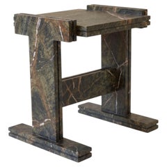 Beistelltisch „Neave“, strukturierter Marmor in Waldgrün, modernes Design
