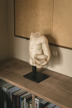 Torso neoclásico de mármol de un putto