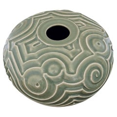 Einzigartige kugelförmige Vase aus Steingut, verziert mit grüner Glasur von Per Weiss