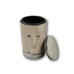 Tarro único con tapa, de gres cocido al estilo raku con esmalte claro, de Cathrine Raben Davidsen