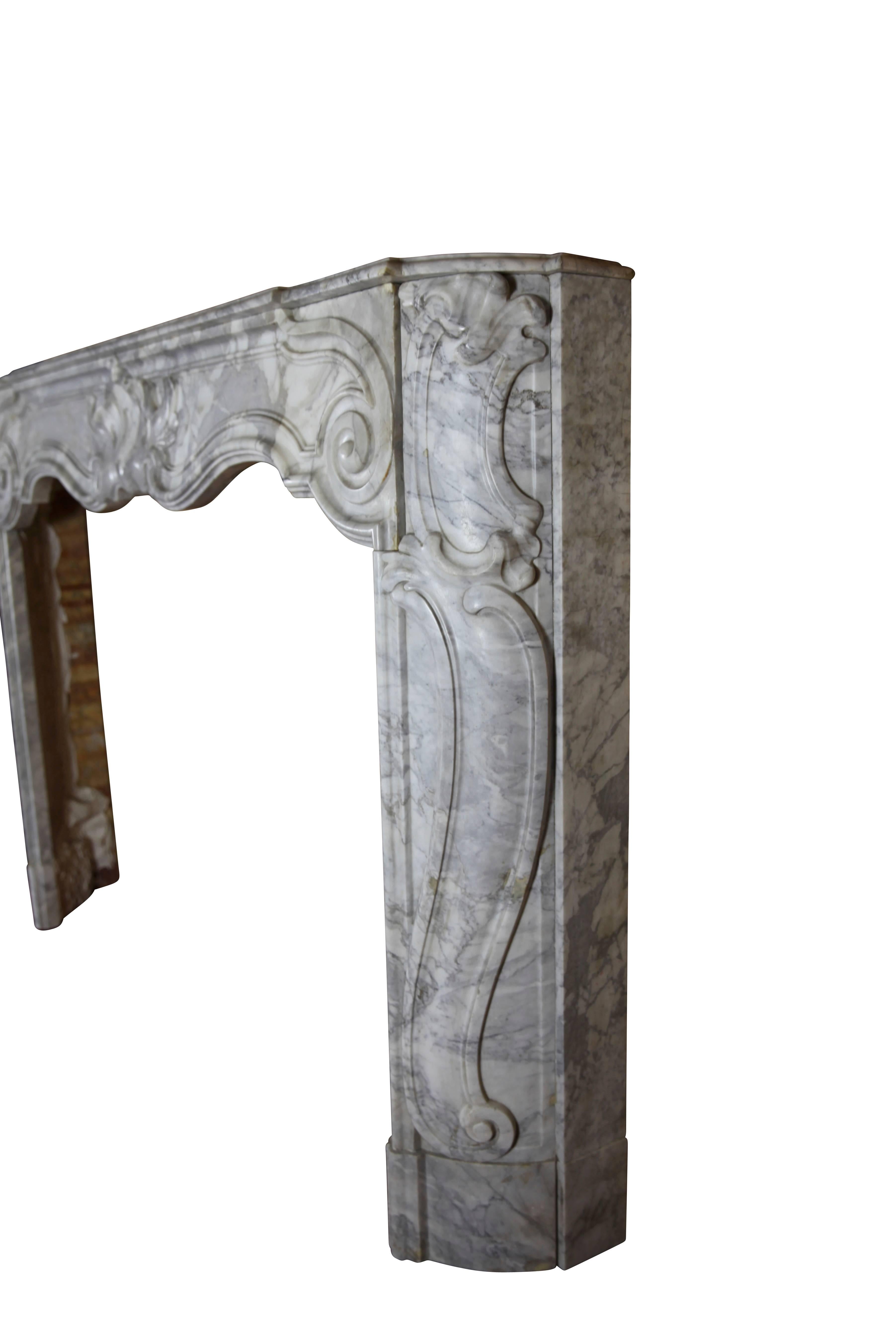 Early 18th Century Marble Mantle Piece of the Regency Period from Antwerp For Sale 1