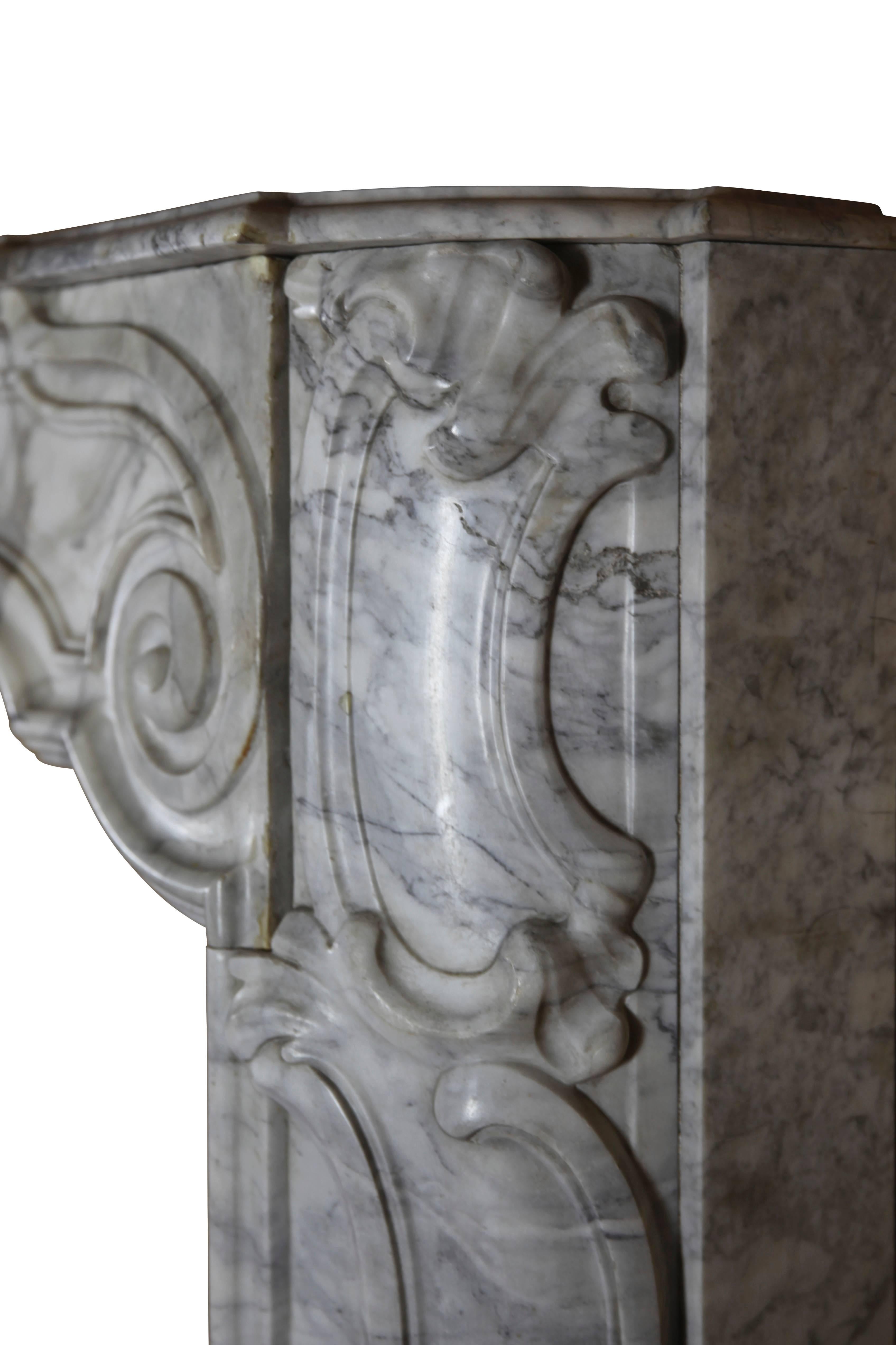 Early 18th Century Marble Mantle Piece of the Regency Period from Antwerp For Sale 2