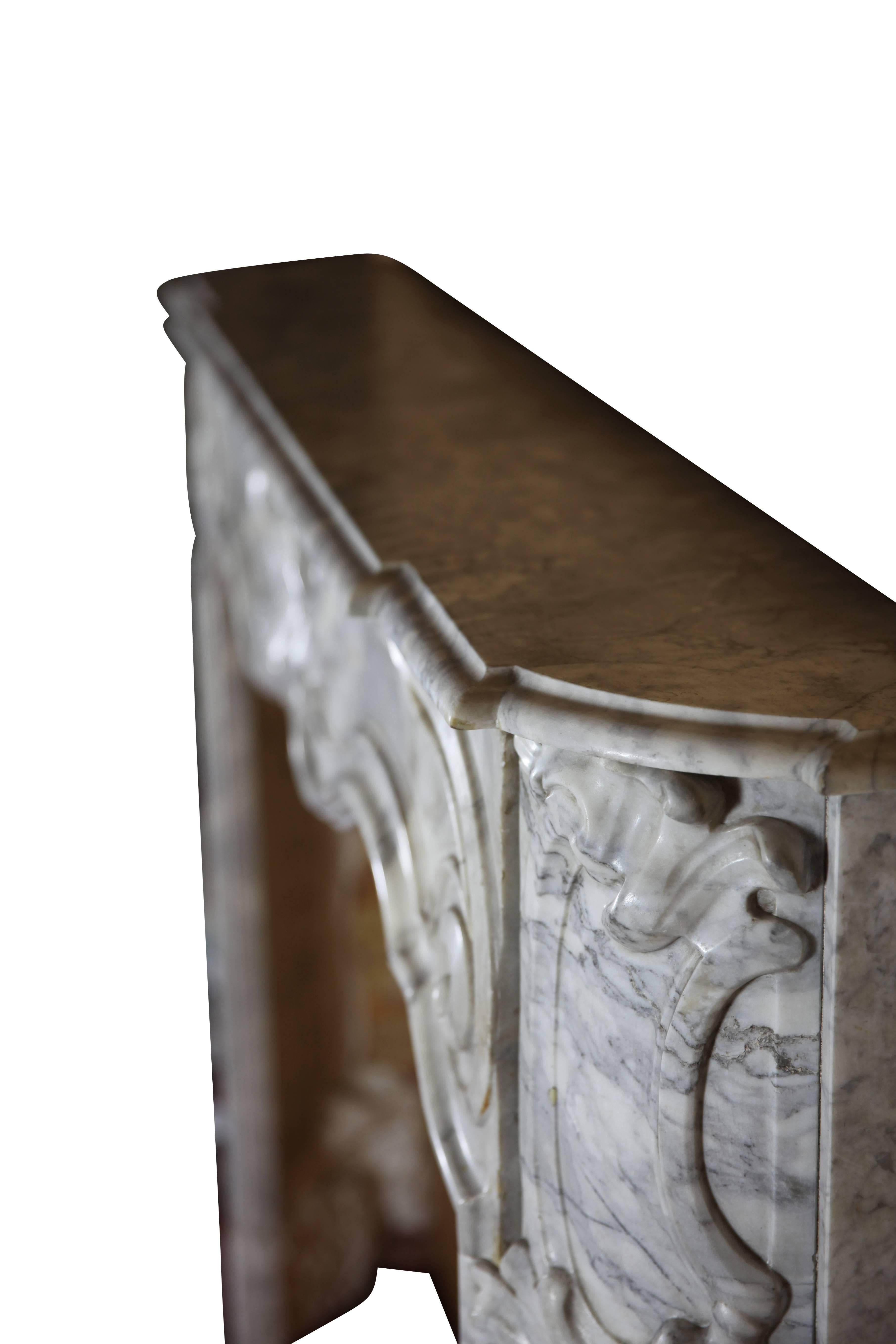 Early 18th Century Marble Mantle Piece of the Regency Period from Antwerp For Sale 4