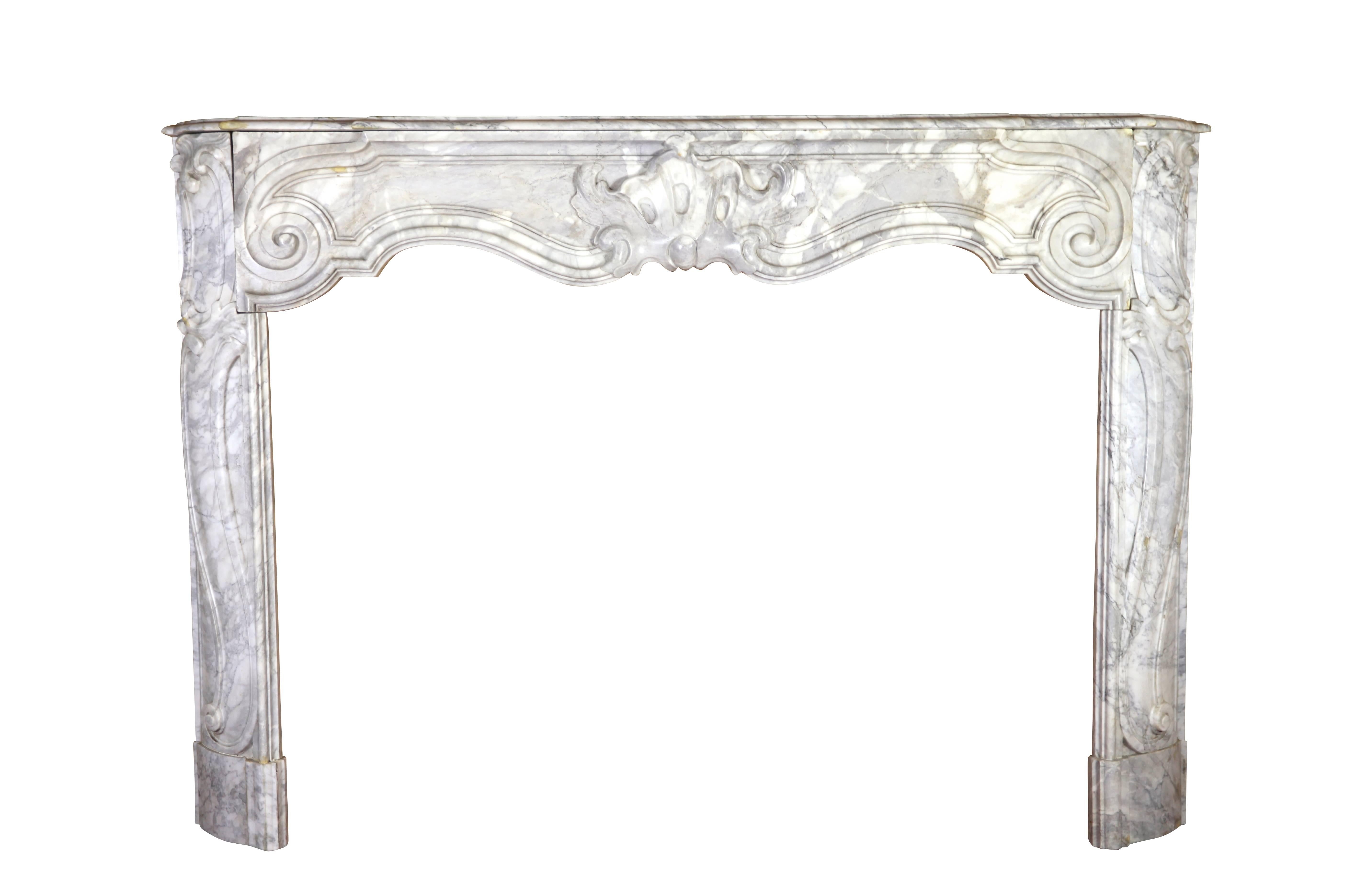 Early 18th Century Marble Mantle Piece of the Regency Period from Antwerp For Sale 5