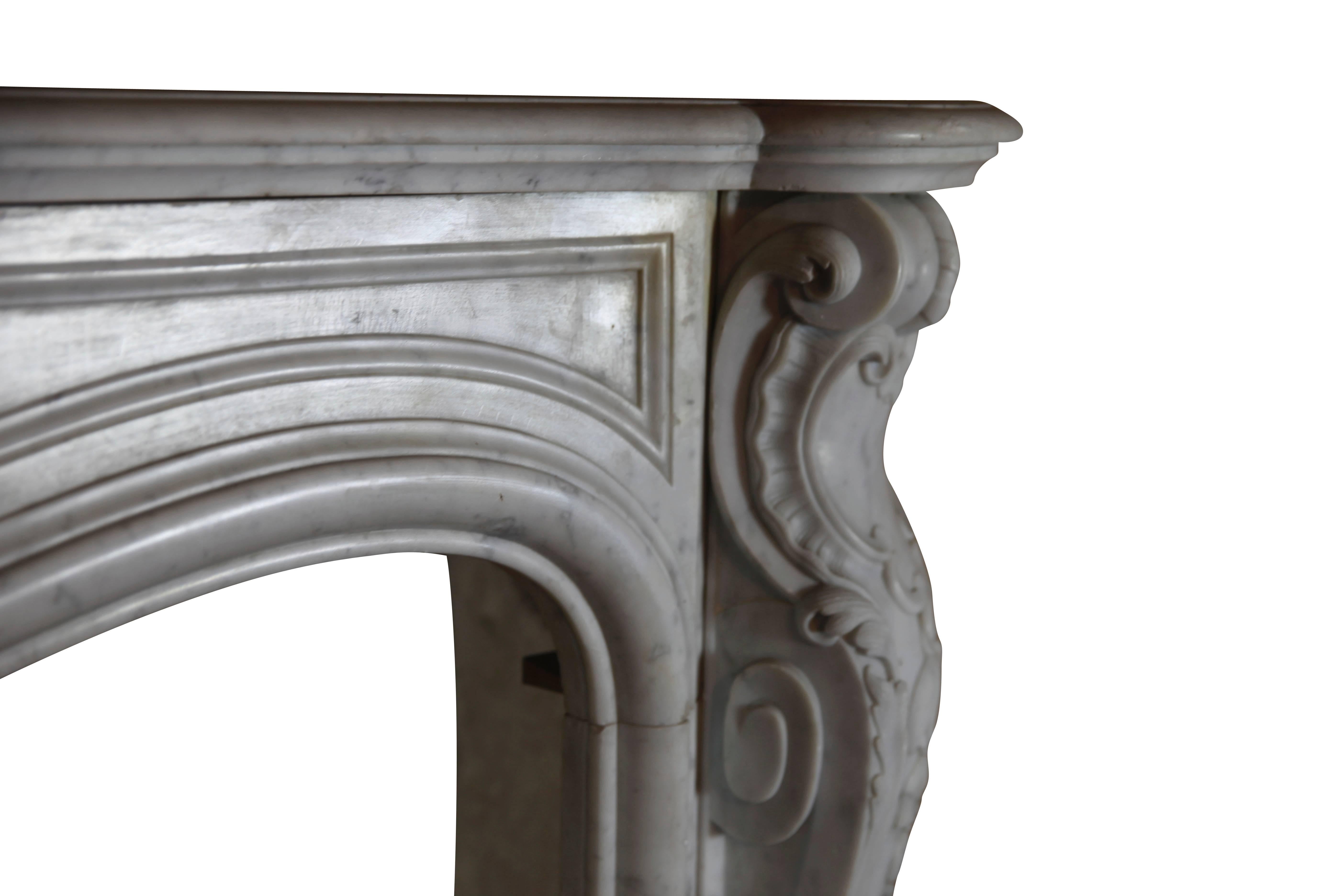 19th Century Original Antique Fireplace Mantle in Carrara Marble In Excellent Condition For Sale In Beervelde, BE