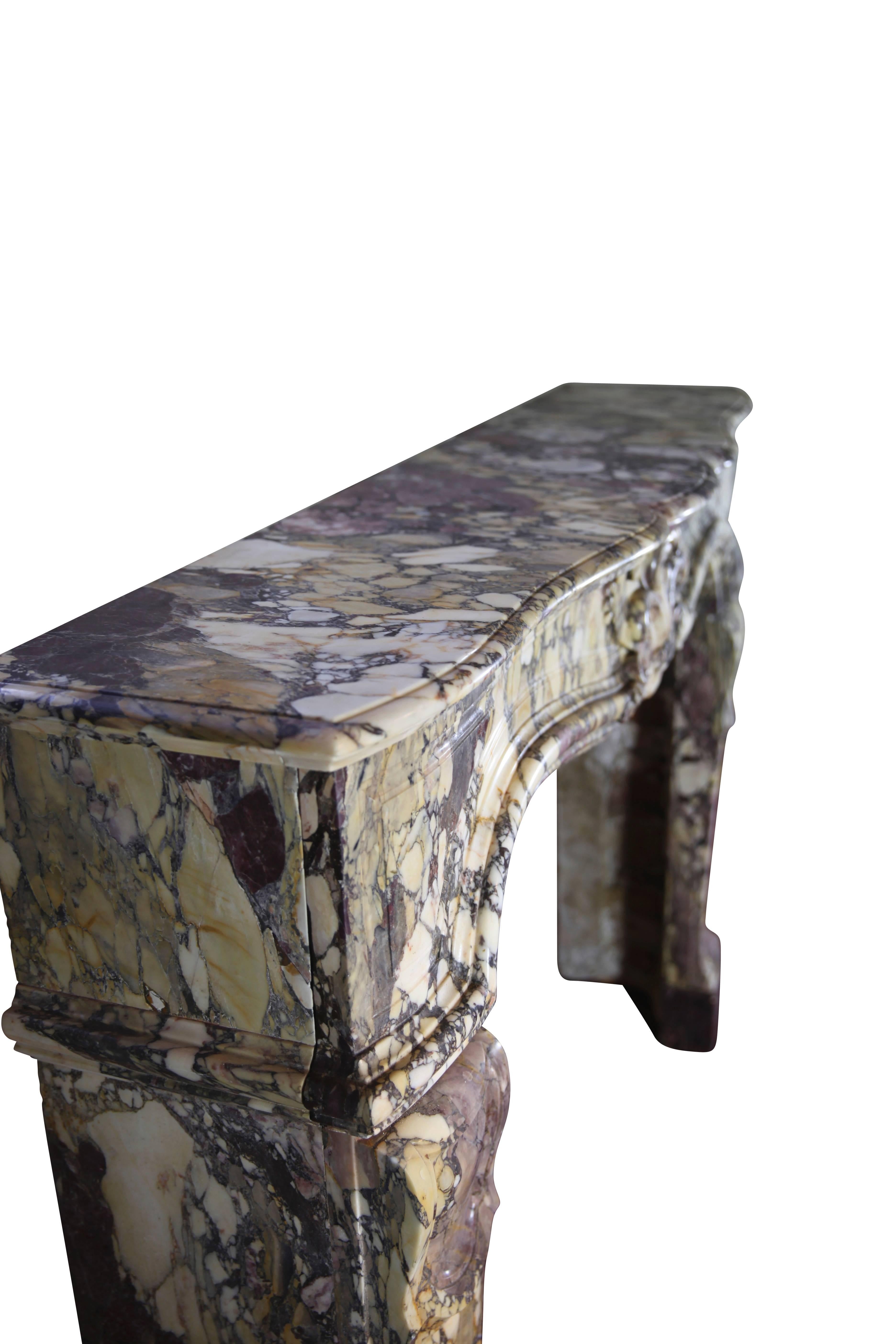 Cheminée parisienne du 19e siècle en marbre violet de Brèche pour Luxury Living en vente 1