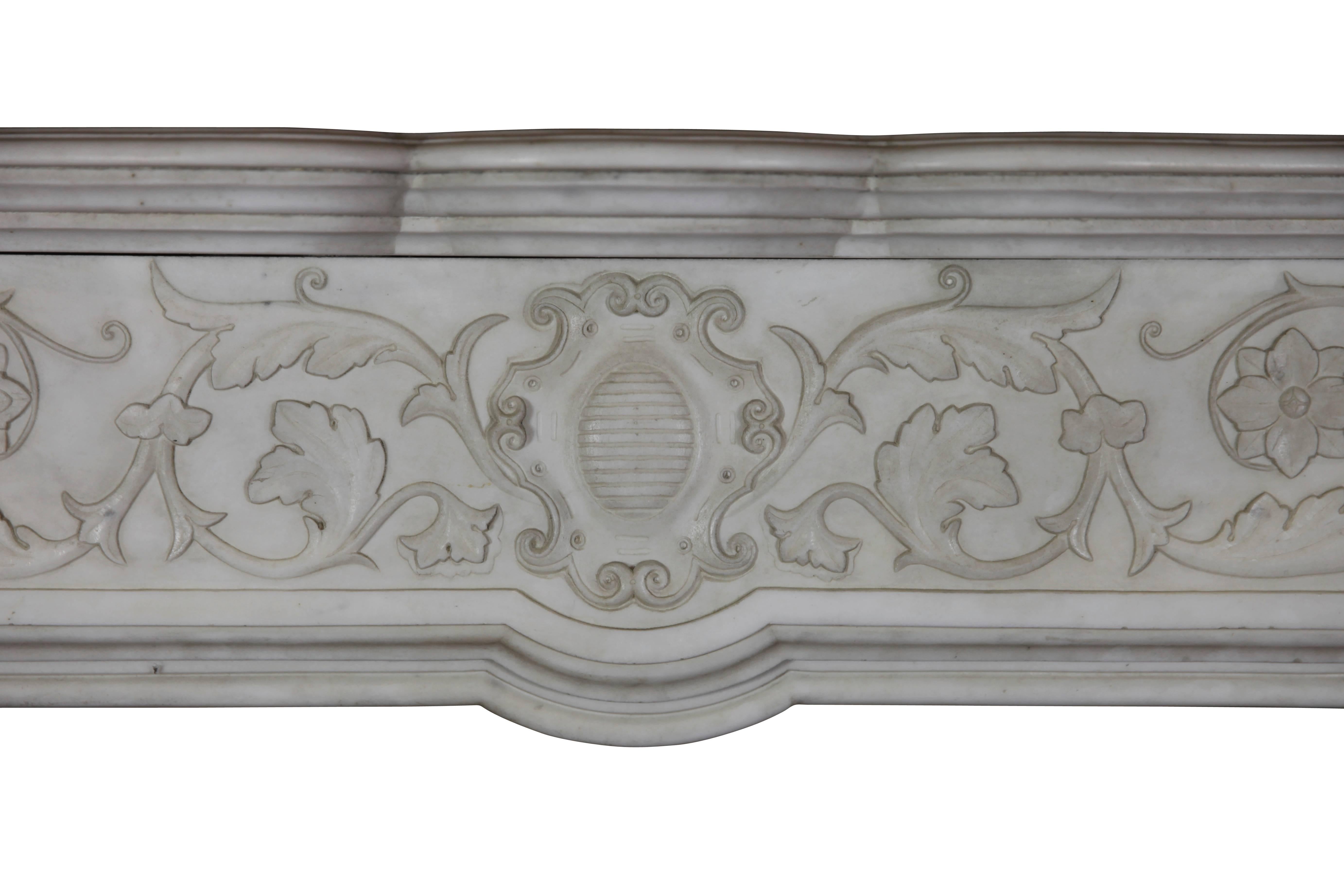 The fine carving on this original antique fireplace surround is very unique.
The marble used is white statuary marble. The purity of it is the same as in statues made in the same marble.
It even has little patina.
This mantel can work in any kind