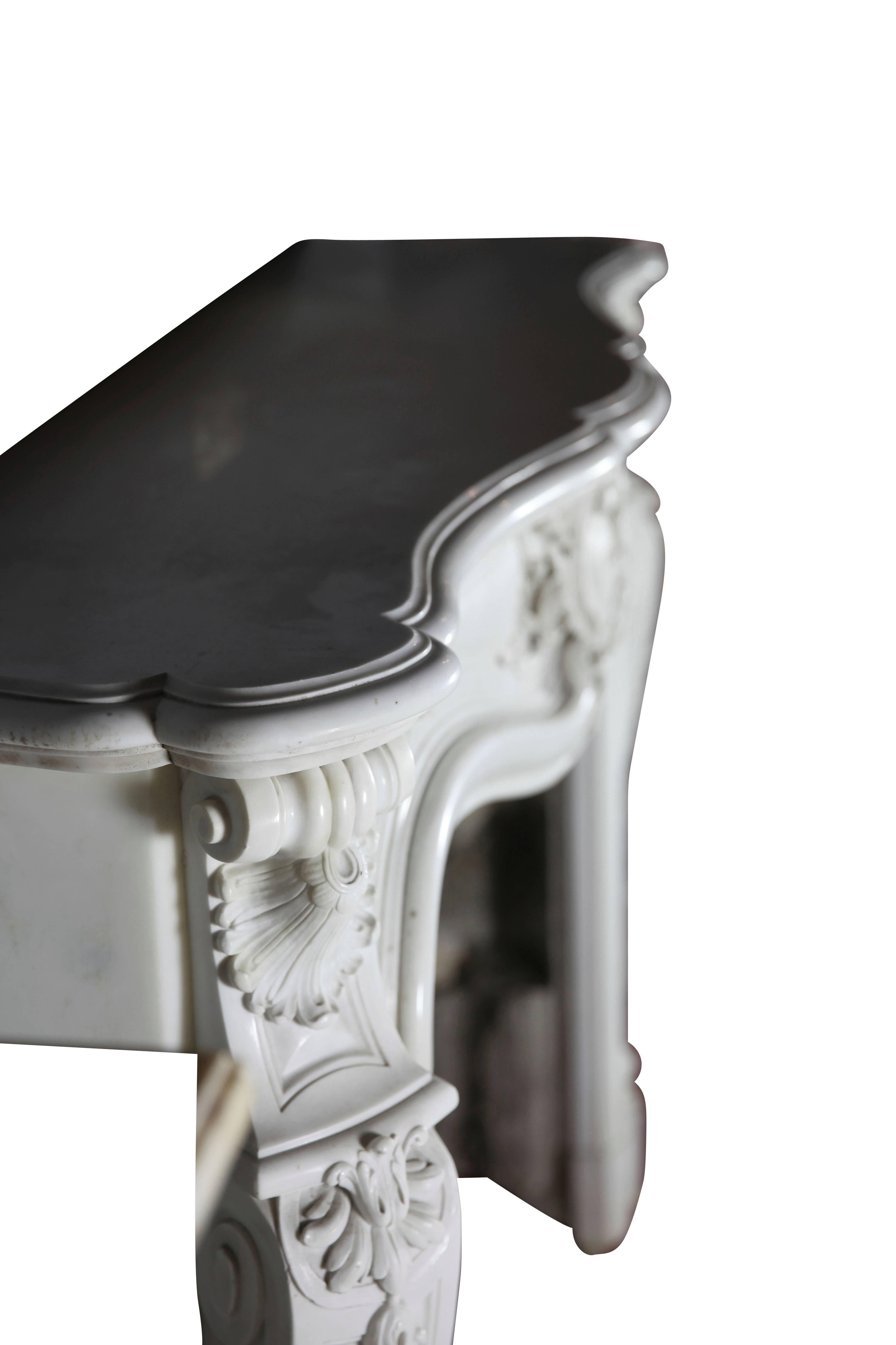 Revestimiento de chimenea Golden Age de mármol estatuario blanco puro siglo XIX en venta