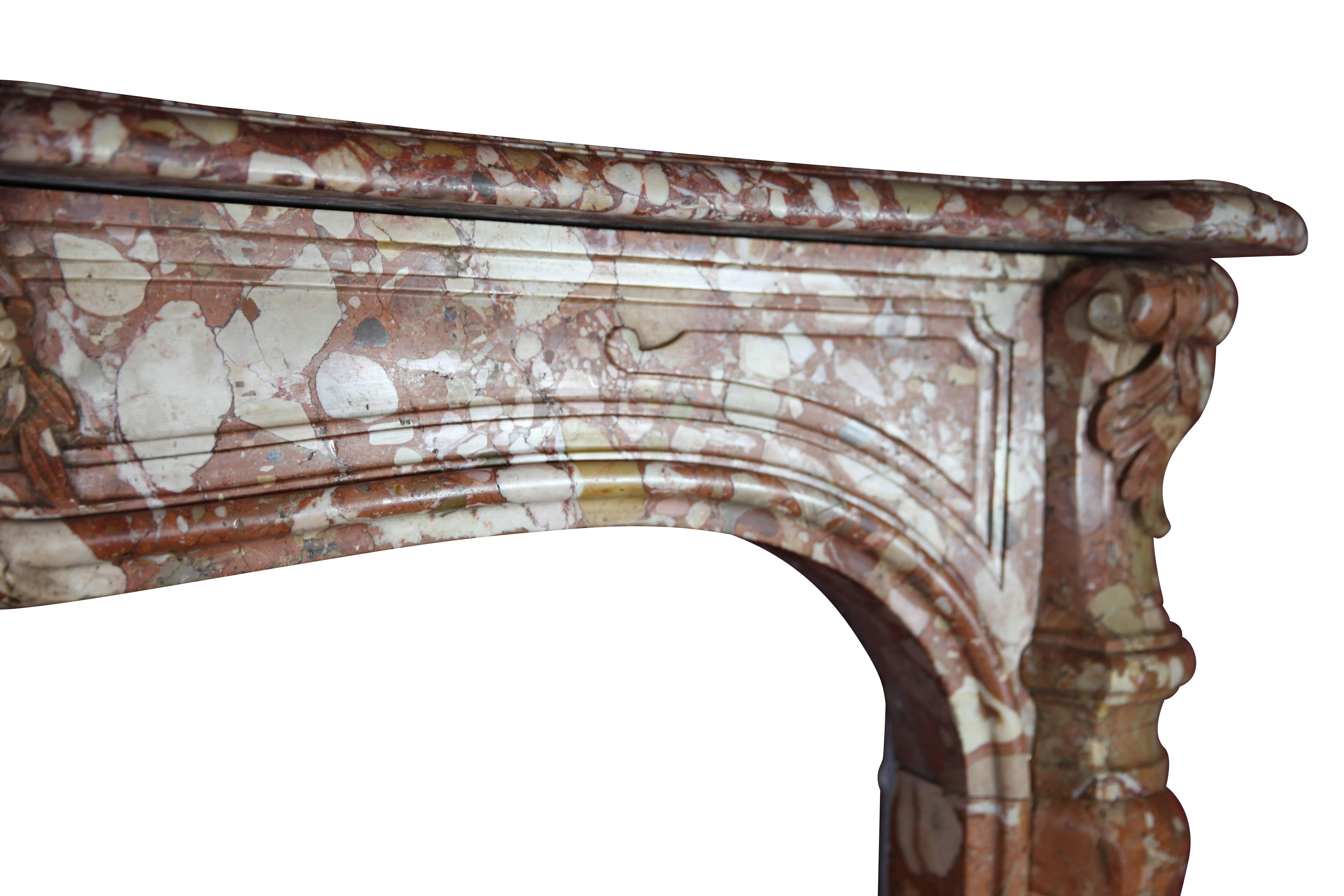 Seltenes Breccia-Marmor-Kamin-Piece aus dem 18. Jahrhundert für Luxury Living im Angebot 1