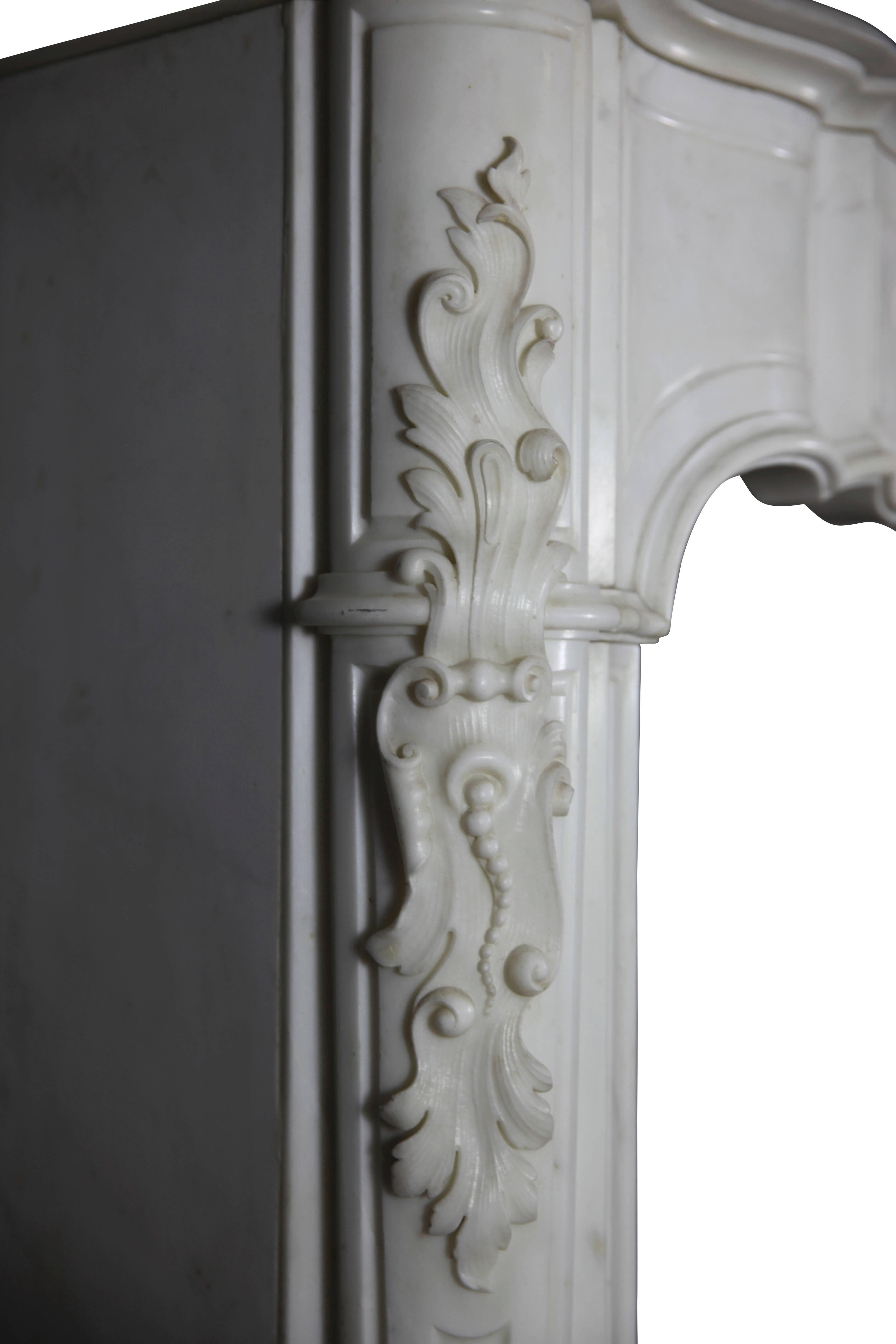 Antiker Kaminsims aus weißem Bildhauermarmor des 19. Jahrhunderts im Zustand „Hervorragend“ im Angebot in Beervelde, BE