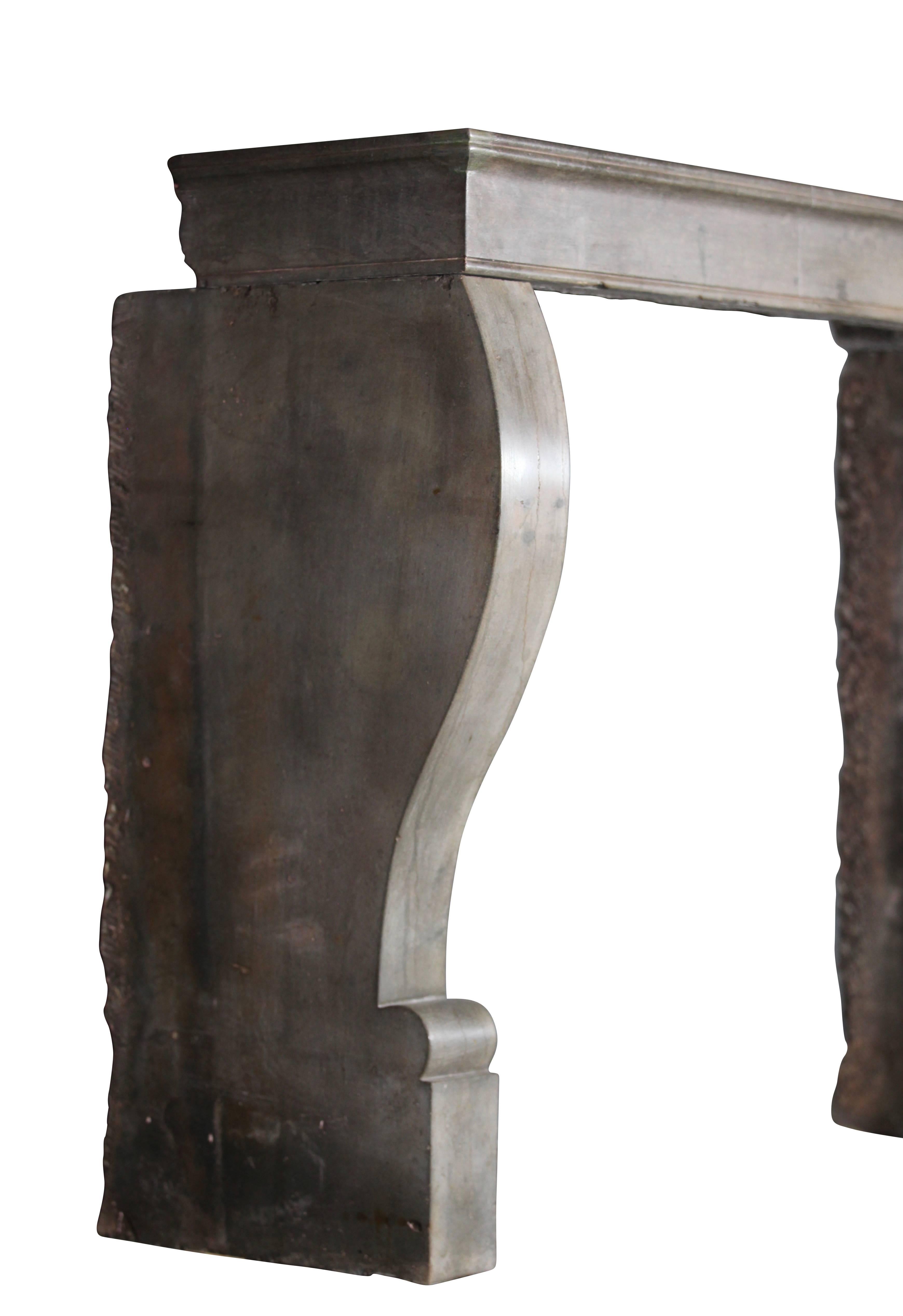 Sculpté Cheminée ancienne originale du 18ème siècle en vente