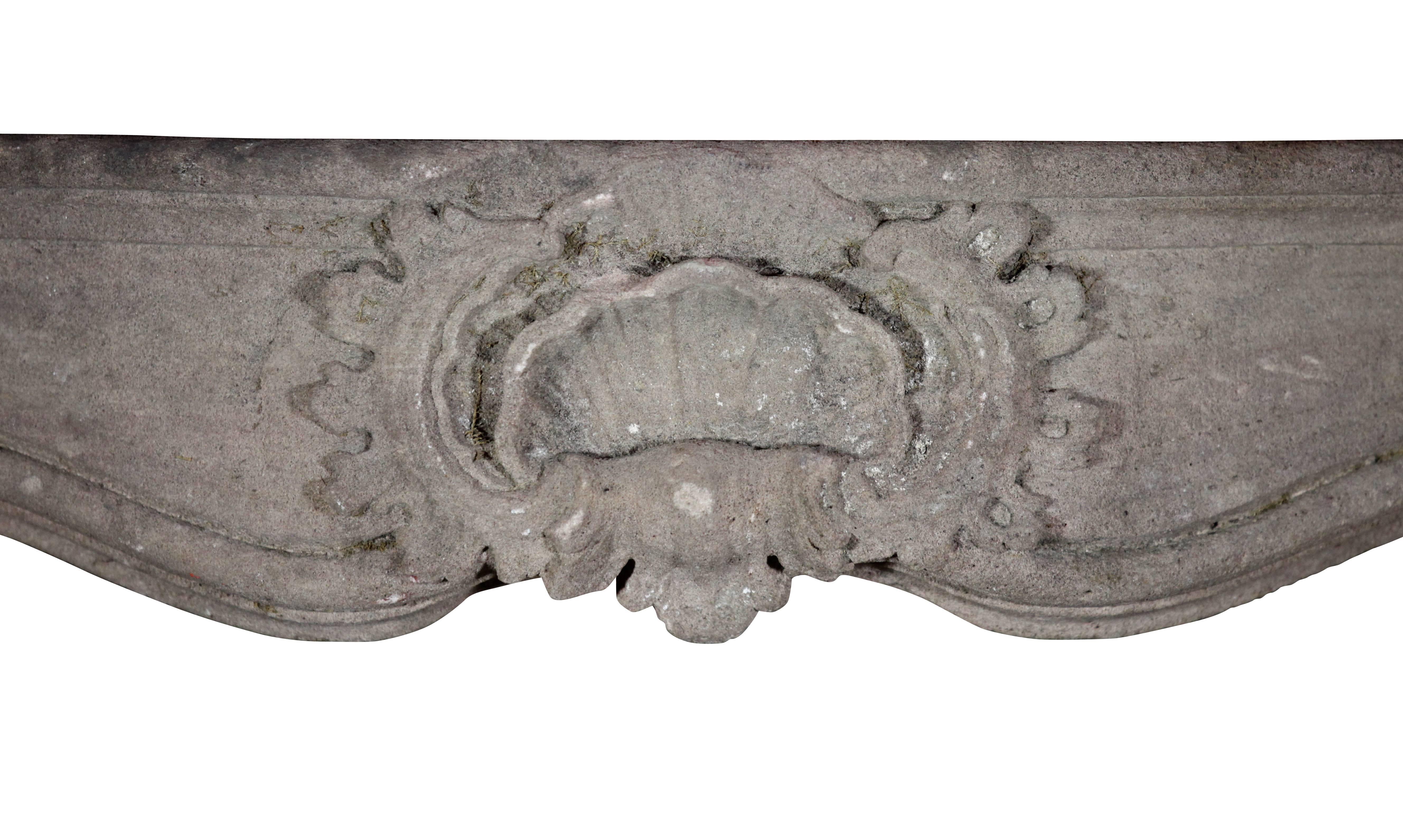 Raro manto de chimenea antiguo original del siglo XVIII en piedra caliza Regencia en venta