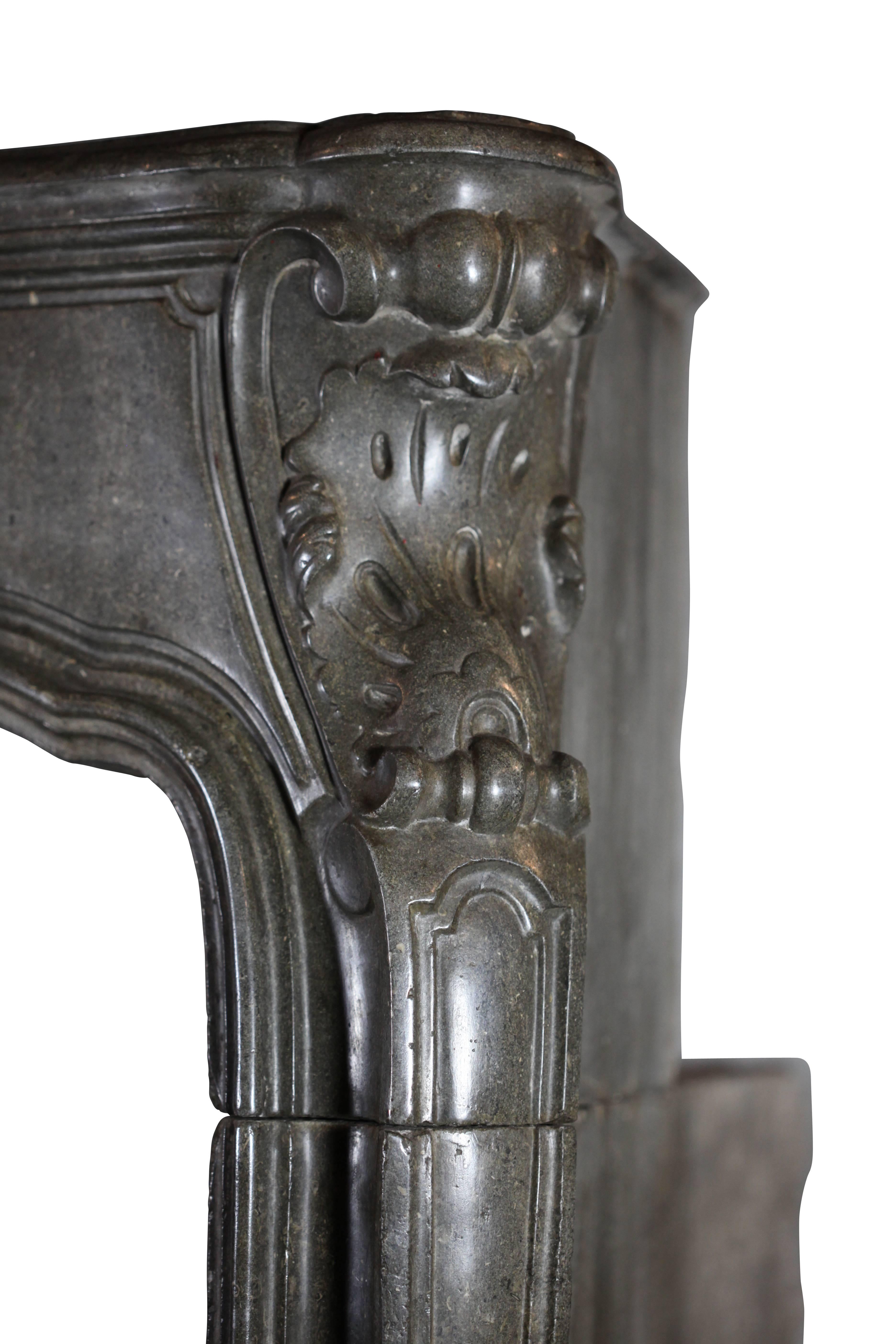 18th Century Classic Antique Fireplace Mantel in Grey Hard Stone In Excellent Condition In Beervelde, BE