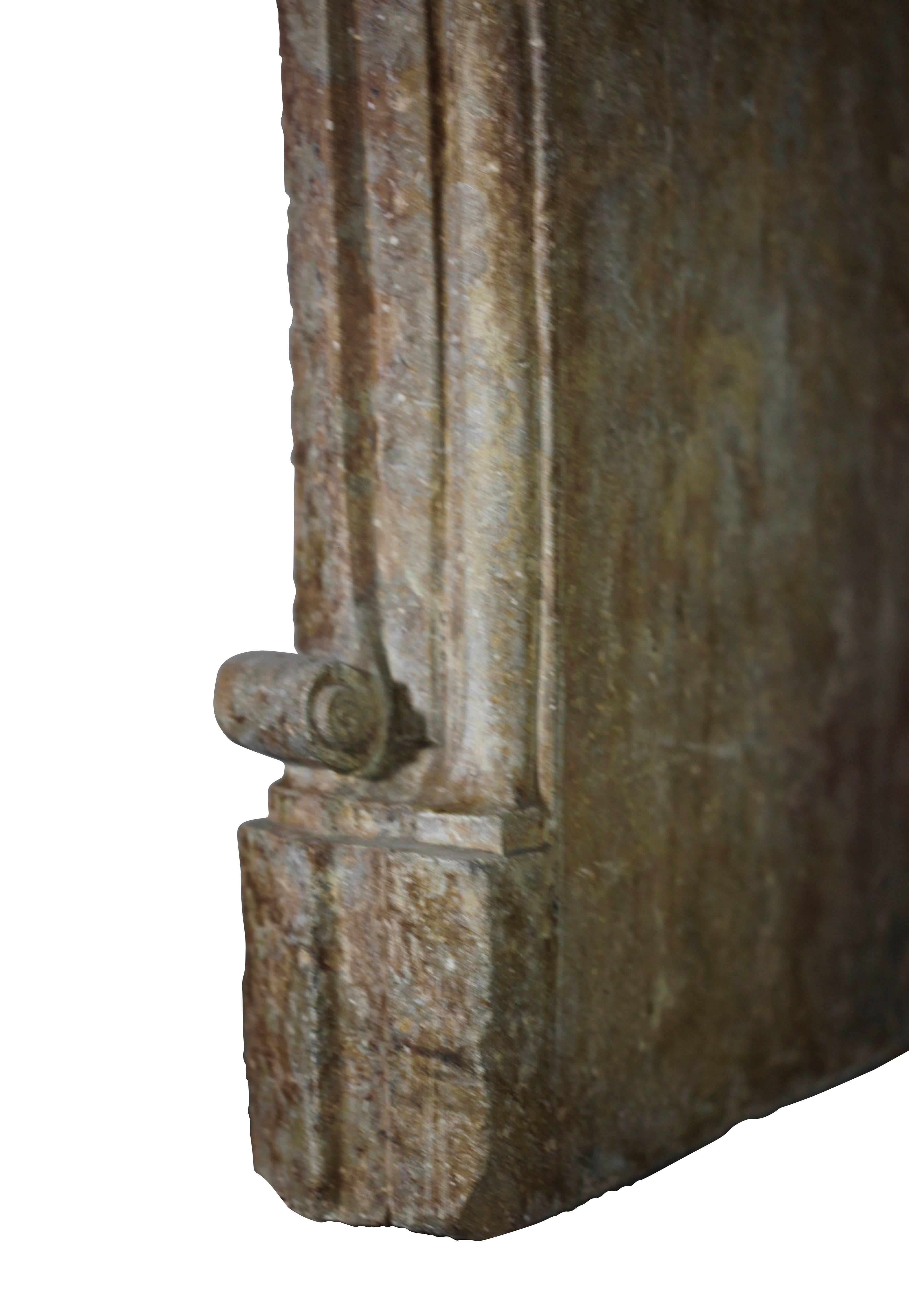 Antiker brauner Hartstein-Kaminsims aus dem 18. Jahrhundert (Stein) im Angebot