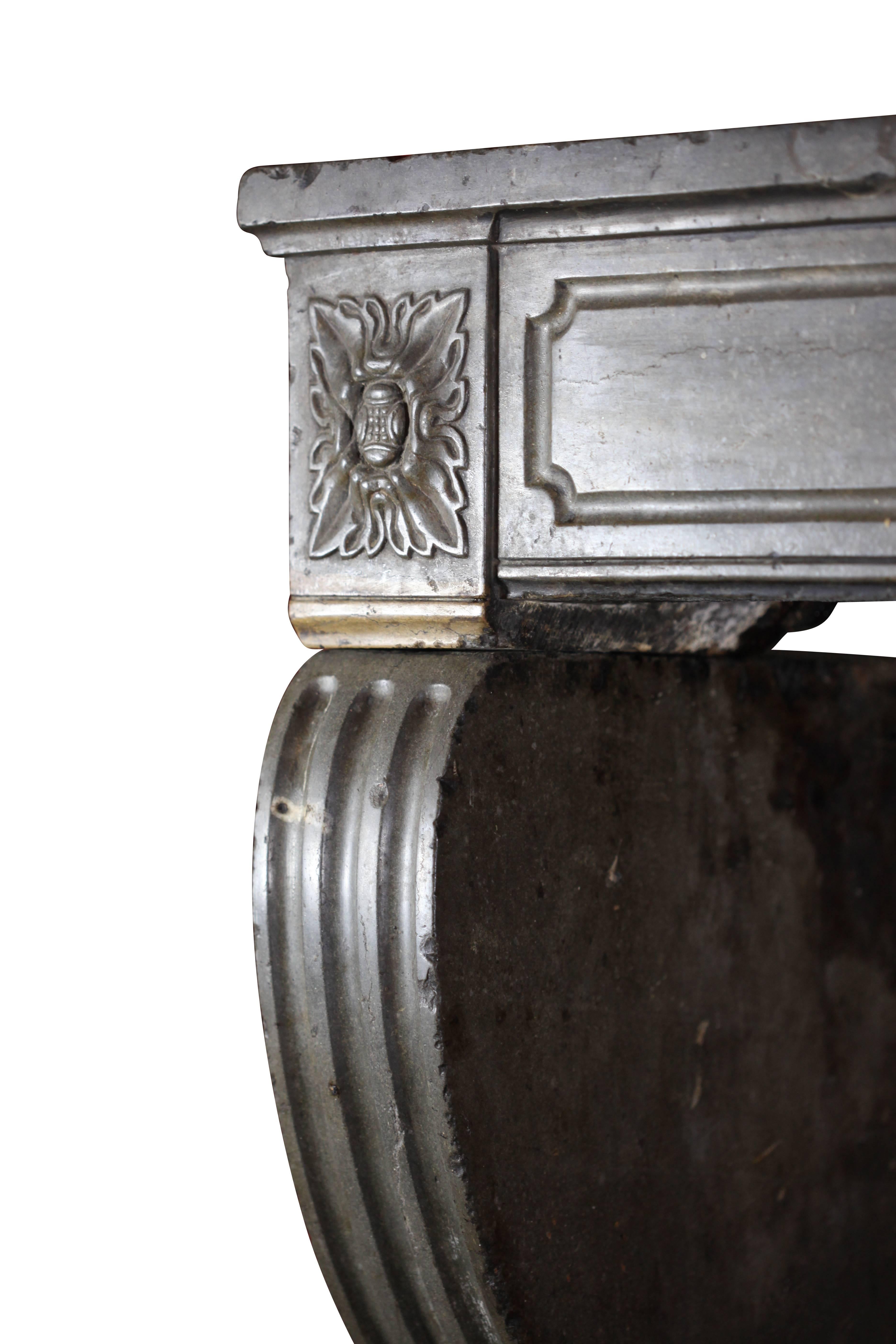 Repisa de chimenea antigua original del siglo XVIII siglo XVIII y antes en venta
