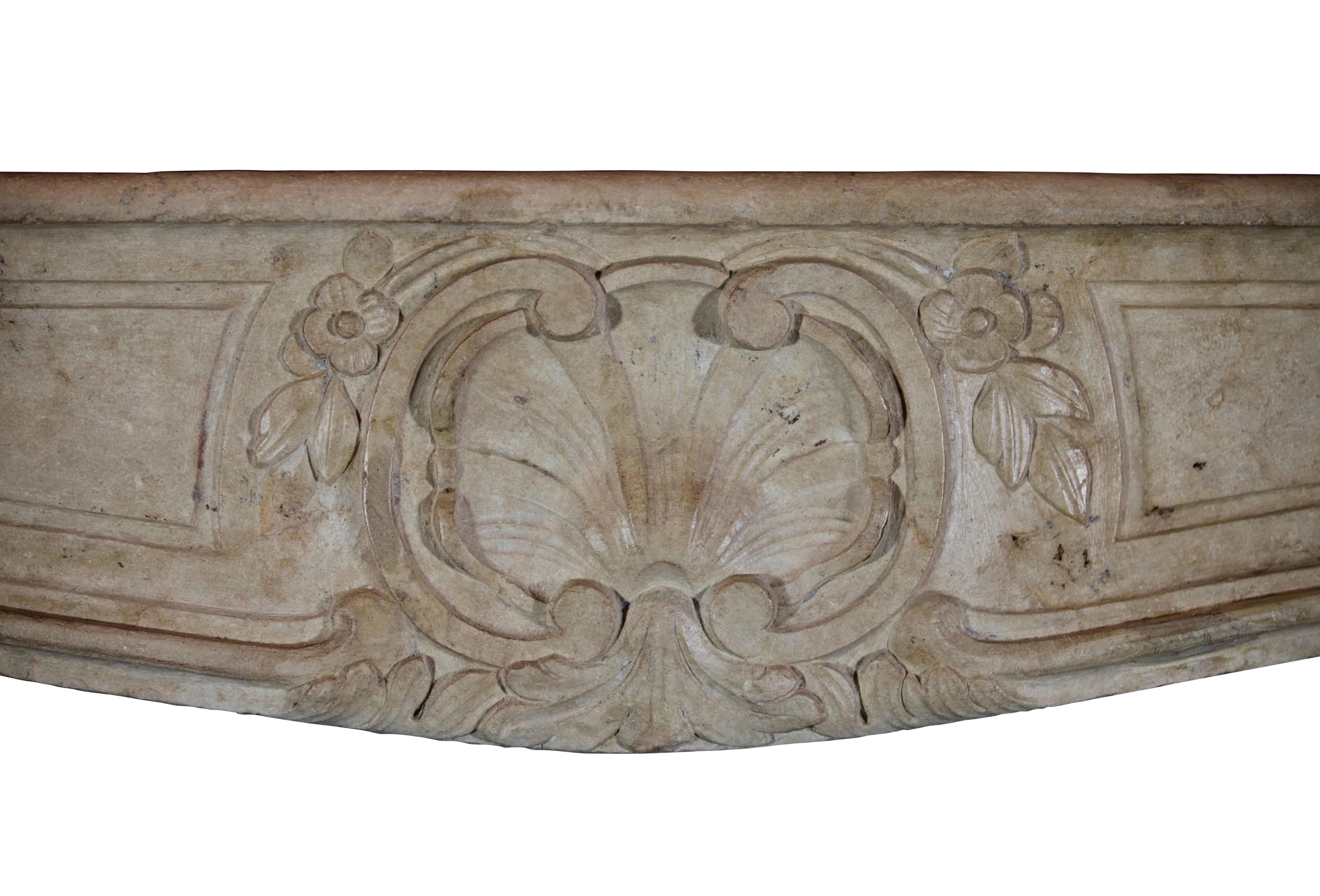 18th Century French Country Limestone Fireplace Mantel In Good Condition For Sale In Beervelde, BE