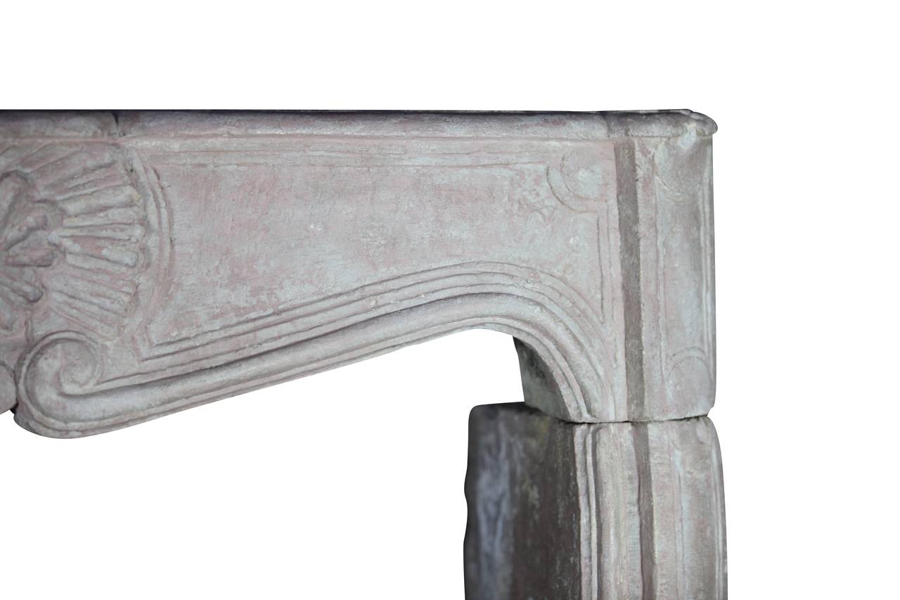 18. Jh. Regency Periode Kalkstein Antiker Kamin Mantel Burgunder Hartstein (Geschnitzt) im Angebot