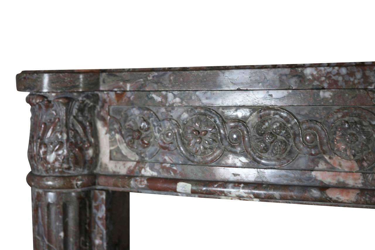 Poli Cheminée française du XVIIIe siècle, Classic Mantels, unique en son genre en vente