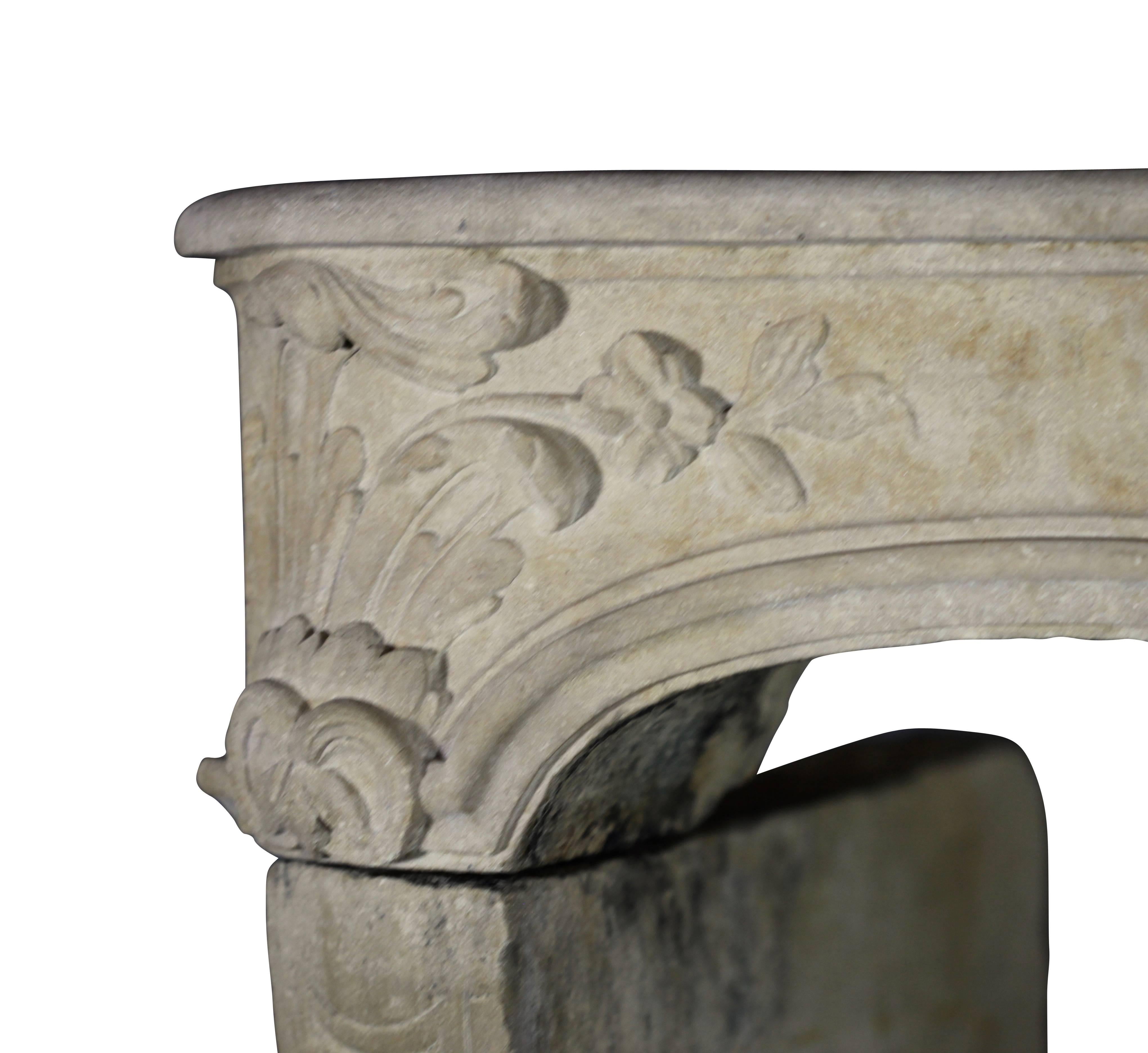 18th Century French Classic Country Antique Fireplace Mantle in Limestone In Good Condition For Sale In Beervelde, BE