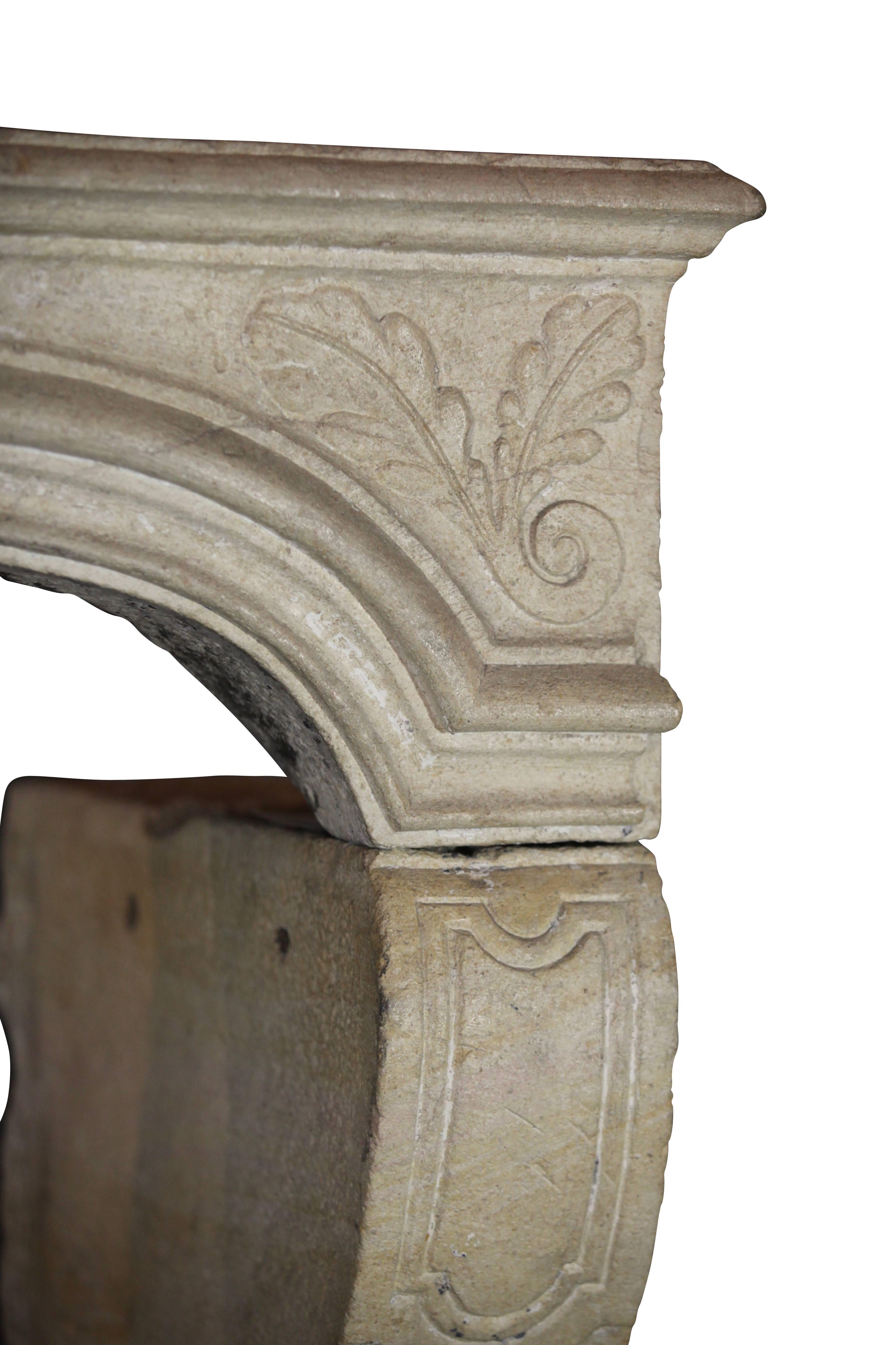 18th Century French Country Limestone Antique Fireplace Mantel In Good Condition For Sale In Beervelde, BE