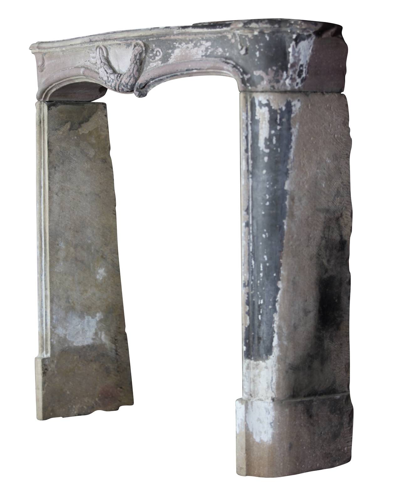 Französischer Country-Vintage-Kamin aus Grezstein mit Patina aus dem 18. Jahrhundert (Kalkstein) im Angebot
