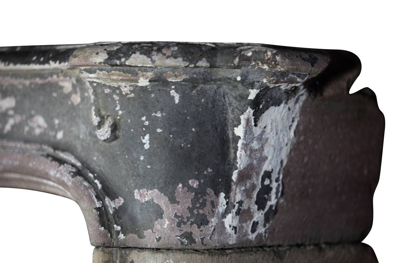 Französischer Country-Vintage-Kamin aus Grezstein mit Patina aus dem 18. Jahrhundert im Angebot 2