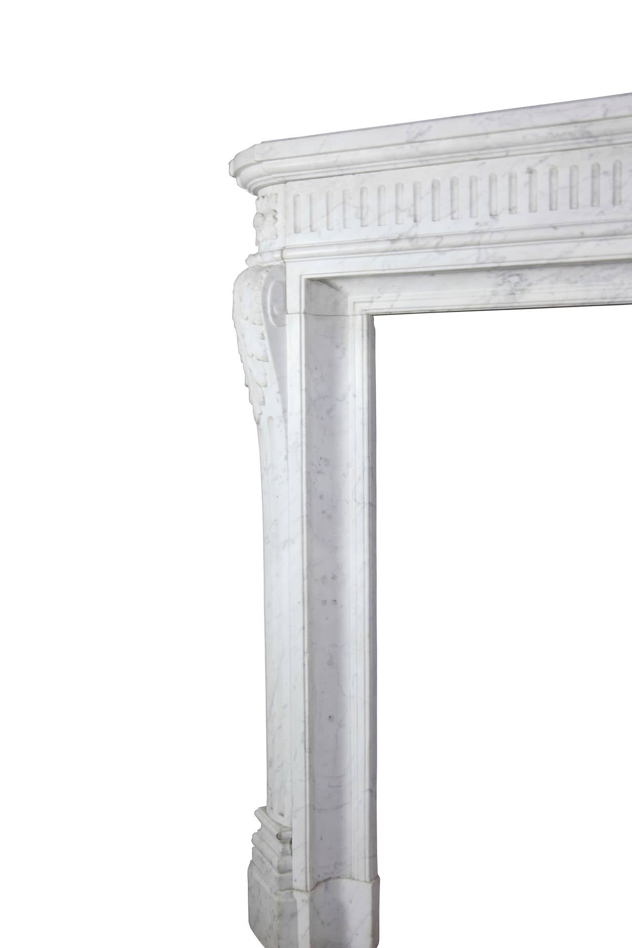 This original Louis XVI period fireplace surround in Carrara marble is in a great condition. Its small size is unusual; it is a real petit bijoux for a small room or apartment.
Measures:
122 cm EW 48.03”
107 cm EH 42.13”
85 cm IW 33.46”
86 cm