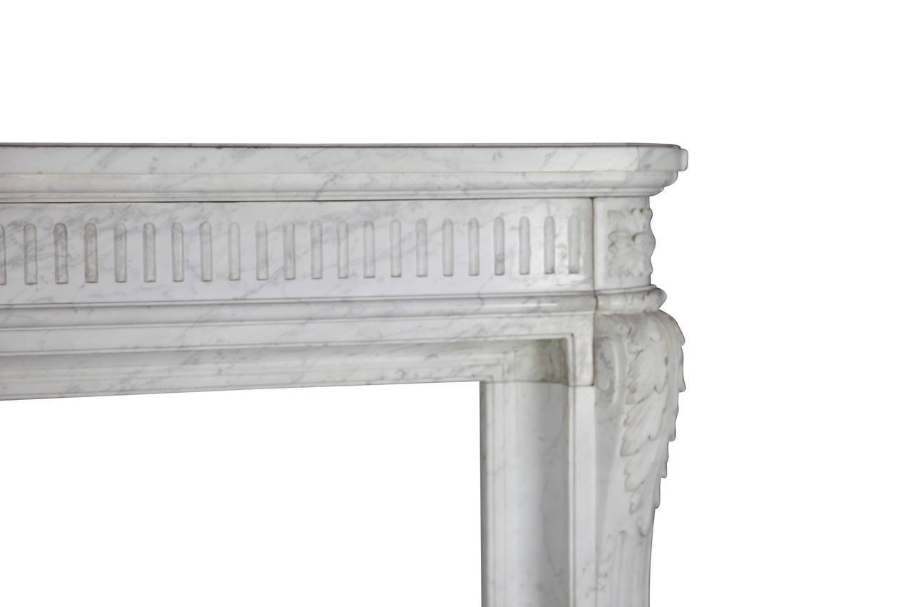 Antique French Classic Fireplace Mantel in Carrara Marble In Good Condition In Beervelde, BE