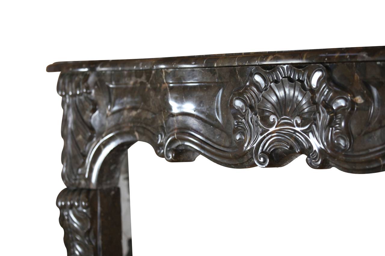 Beautiful Belgian Antique Fireplace Mantel in Marble with Special Fronton For Sale 2