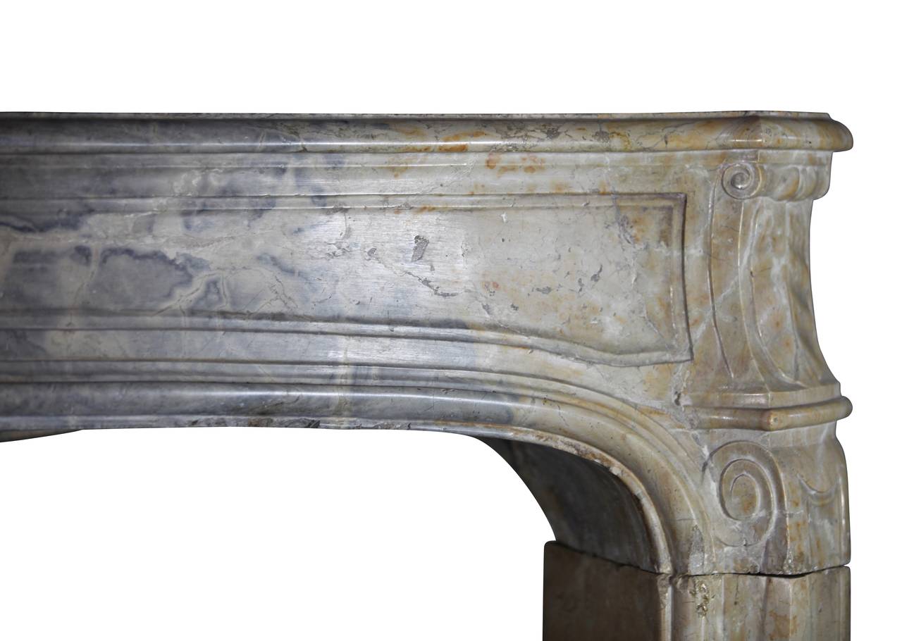 18th Century Louis XIV Fine French Antique Fireplace Mantel in Hard Stone In Excellent Condition For Sale In Beervelde, BE