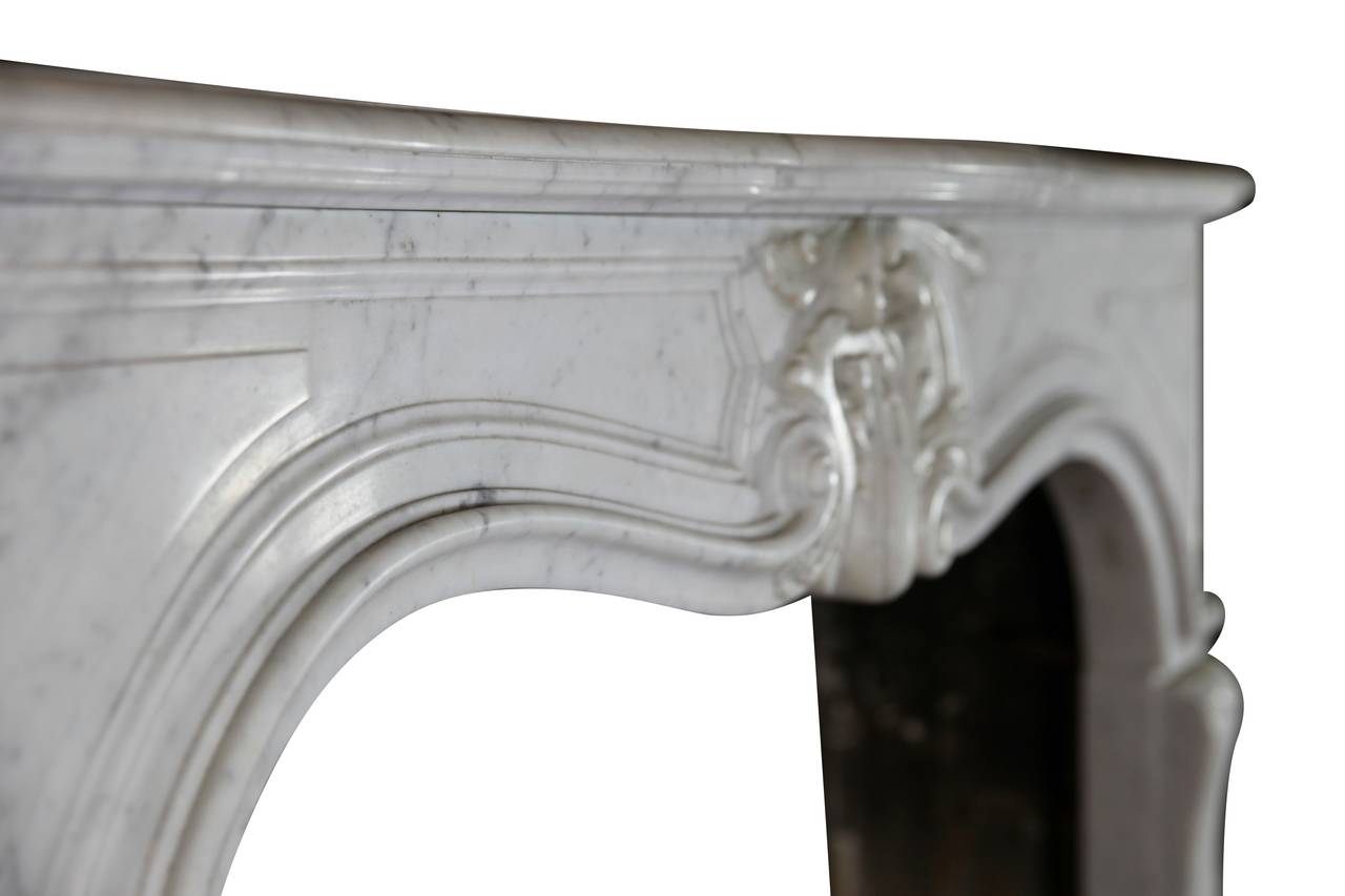 19. Jahrhundert Regency-Stil weißer Carrara-Marmor antiken Kamin Surround (Geschnitzt)